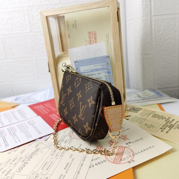 ルイヴィトンバッグ背面デザイン